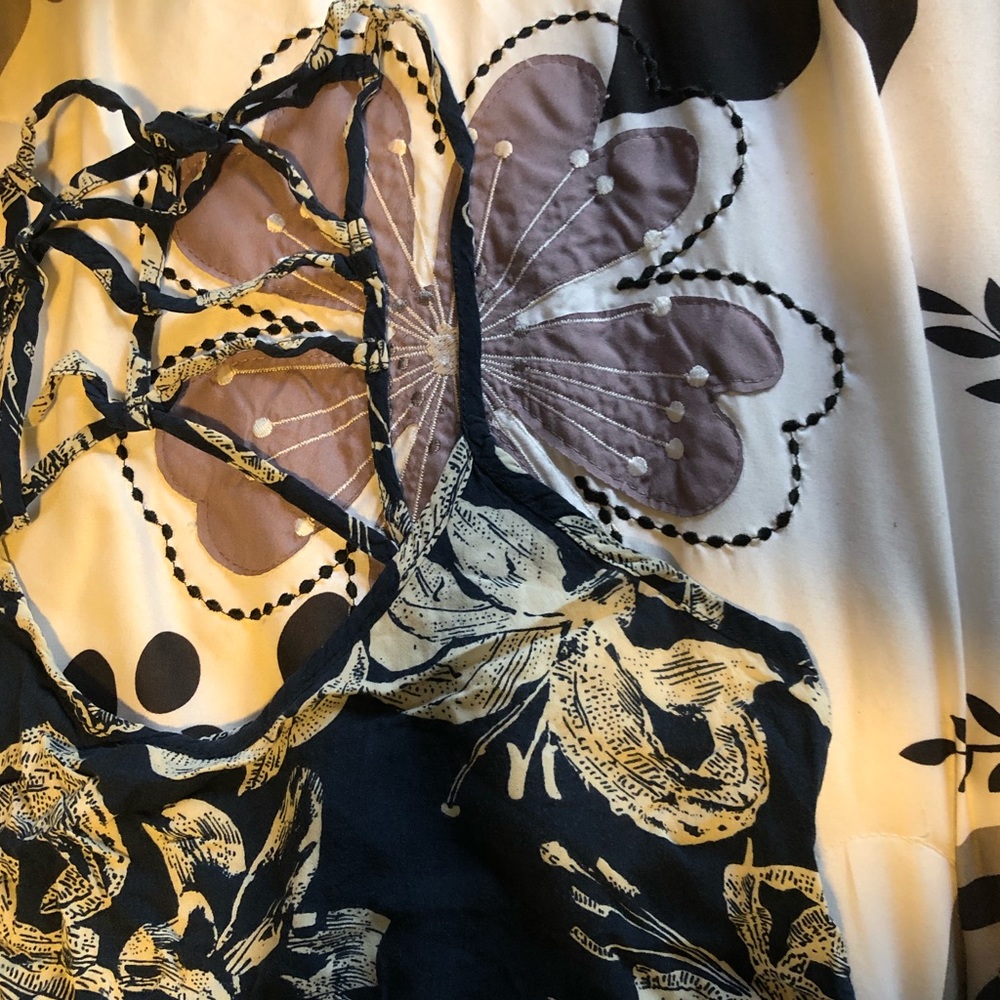 Blue and white flower print top